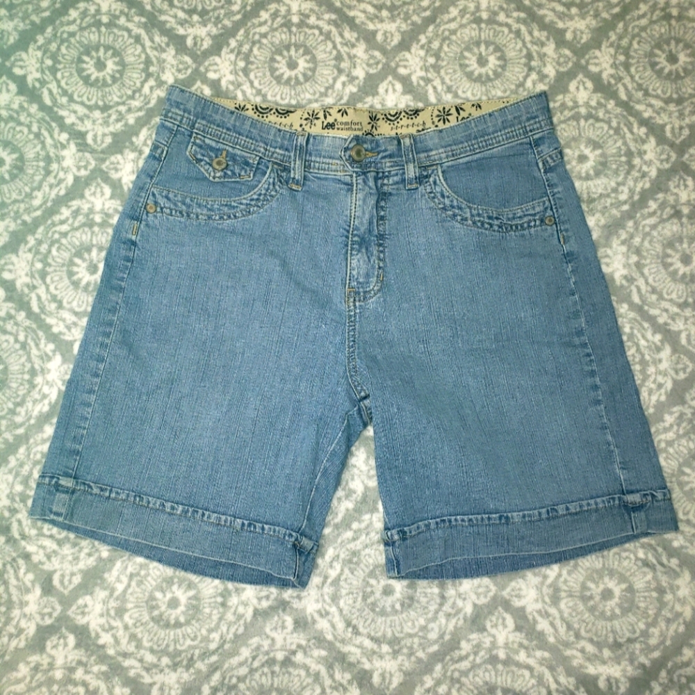 Lee stretch blue denim jean shorts never worn. Size 8